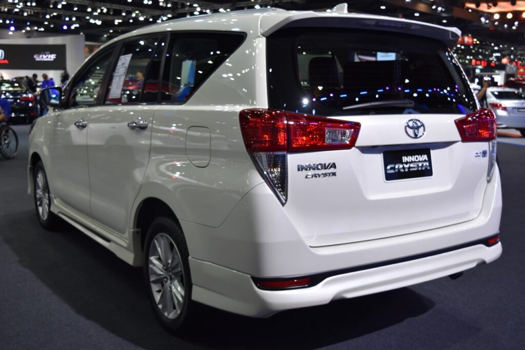 Toyota Innova Crysta 2025 – Premium MPV with Powerful Engine & Luxurious Comfort with 42 KMPL Mileage!