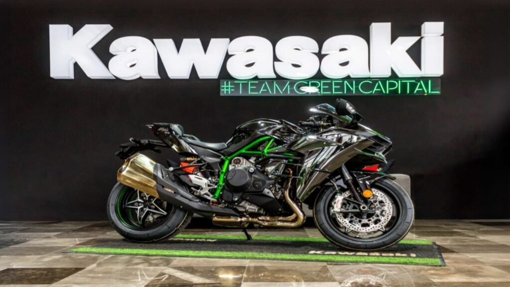 Kawasaki Z900 – Performance Meets Style with 34 Mileage, Track-Ready Power at ₹5,500 EMI Only